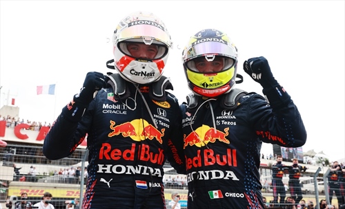 Nessuna lealtà. Da Perez a Verstappen la legge della Formula 1 non cambia mai - Nessuna lealtà: da Perez a Verstappen la legge della Formula 1 non cambia mai