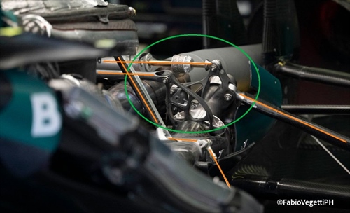 Newey a nudo, le foto dei cinematismi interni della sospensione posteriore. E non solo - Newey a nudo, le foto dei cinematismi interni della sospensione posteriore e della PU