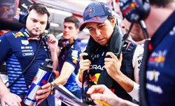 Niente parolacce in F1 - Perez provoca: «Immaginate di dare la radio ai calciatori» - Niente parolacce in F1 - Perez provoca: «Immaginate di dare la radio ai calciatori»