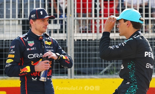 (non) C'eravamo tanto amati: Russell punzecchia Verstappen e accende la sfida - (non) C'eravamo tanto amati: Russell punzecchia Verstappen e accende la sfida