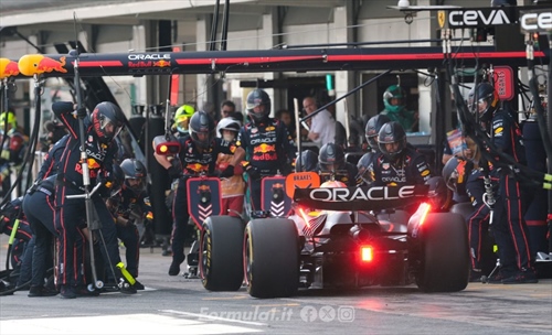 «Non ha senso, se l'avesse fatta la Ferrari...»: i tecnici Sky bocciano la strategia Red Bull