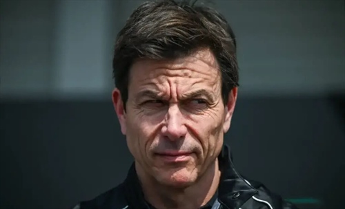 «Non stiamo dando gli strumenti giusti»: Wolff accusa la Mercedes 