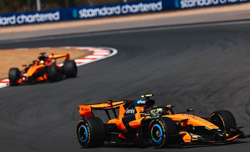 Norris anticipa, gli altri reagiscono. E poi dicono che è lui il problema - Norris anticipa, gli altri reagiscono. E poi dicono che è lui il problema