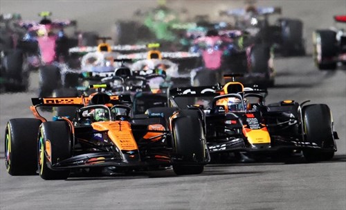 Norris infuriato con Verstappen: «Ci prende per il c**o». Il team radio inedito - Norris infuriato con Verstappen: «Ci prende in giro». Il team radio inedito