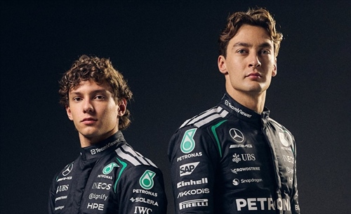 Nuove tute per la Mercedes: più risalto al verde Petronas nel 2026