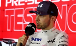 Ocon, chiesto colloquio con la FIA: «Errore nostro in Bahrain, ma queste nuove auto hanno un difetto» - Ocon, chiesto colloquio con la FIA: «Errore nostro in Bahrain ma con queste auto non si vede bene»