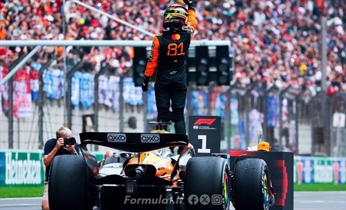Oscar Piastri rinnova con la McLaren, ma ci sarebbero clausole di uscita