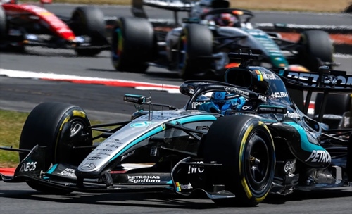 Palmer avverte Mercedes: il divario Russell Antonelli pesa sulla lotta al titolo - Palmer avverte Mercedes: il divario Russell Antonelli pesa sulla lotta al titolo