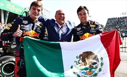 Papà Perez: «Sergio correrà per altri dieci anni in Red Bull», poi risponde al Dr Marko