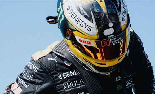 Perdita d’olio e incendio, paura per Nicolas Hamilton a Silverstone - Paura a Silverstone: Nicolas Hamilton illeso dopo l’incendio in gara