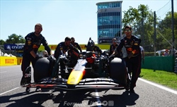 Penalità power unit, Brundle: «La situazione sta sfuggendo di mano, io colpirei le squadre» - Penalità power unit, Brundle: «La situazione sta sfuggendo di mano, io colpirei le squadre»
