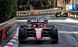 Perchè Sainz è ripartito dalla terza posizione? Grazie a Zhou 