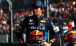 Red Bull, Pérez deluso: «Sainz avrebbe battuto anche Verstappen» - Pérez deluso dalla Red Bull: «Sainz avrebbe battuto anche Verstappen»