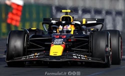 Red Bull, Pérez deluso: «Sainz avrebbe battuto anche Verstappen» - Pérez deluso dalla Red Bull: «Sainz avrebbe battuto anche Verstappen»