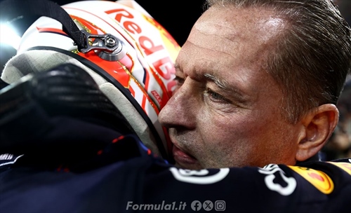 Perez-Verstappen: la guerra dei papà non ha fine - Perez-Verstappen: i padri riaccendono la polemica sulla parità in Red Bull