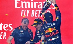Perez:«Verstappen è il migliore. Ha ricevuto l'educazione per esserlo» - Perez:«Verstappen è il migliore. Ha ricevuto l'educazione per esserlo»