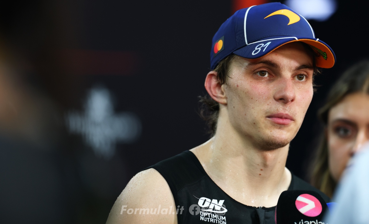Piastri beffa Hamilton a Singapore grazie ad una foratura: «Mi ha aiutato»