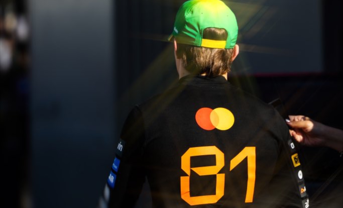 Piastri brilla, Norris paga l’affidabilità: debutto dalle due facce per McLaren