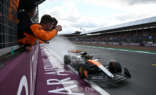 Piastri e l'ingenuità che costa cara: Norris punta al sorpasso prima della pausa estiva - Piastri e l'ingenuità che costa cara: Norris punta al sorpasso prima della pausa estiva