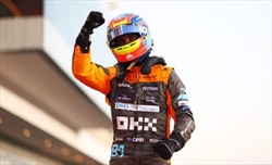Piastri festeggia la Sprint Pole: «Sono contento. Vincere? Max non è lontano». E scherza i commissari