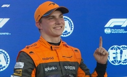 GP Qatar, Piastri festeggia la Sprint Pole... scherzando i commissari: le sue parole - Piastri festeggia la Sprint Pole: «Sono contento. Vincere? Max non è lontano». E scherza i commissari