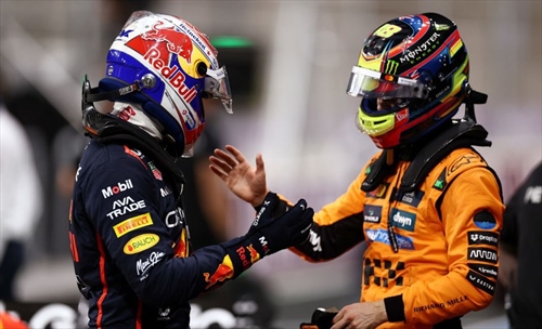 Piastri lancia la sfida a Verstappen: «È più veloce del previsto. La penalità? Giusta» - Piastri lancia la sfida a Verstappen: «È più veloce del previsto. La penalità? Giusta»