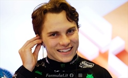 Piastri: «Sarebbe bello vedere Hamilton vincere con la Ferrari, ma è un rivale»