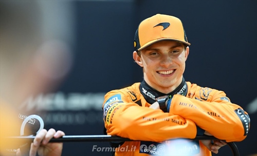 Piastri starebbe valutando un futuro in Ferrari: le parole di Webber