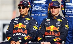 Piloti Red Bull F1 2022 - Max tritatutto, Sergio is the new Valtteri - Piloti Red Bull F1 2022 - Verstappen tritatutto, Sergio is the new Valtteri