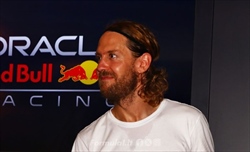 Porsche con tre auto nella 24h di Le Mans 2025? Vettel sulla lista dei possibili piloti - Porsche con tre auto nella 24h di Le Mans 2025? Vettel sulla lista dei possibili piloti