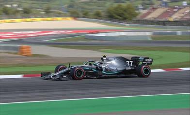 Prima fila tutta Mercedes: Hamilton si arrende ad un Bottas scatenato