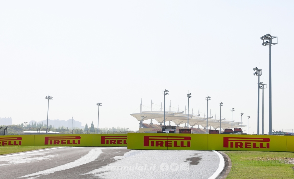 https://www.formula1.it/admin/foto/problemi-logistici-in-f1-i-team-lottano-contro-il-tempo-a-shanghai-24019-1.jpg