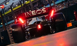 Prove Libere 1 GP Singapore 2022: Sorpresa Mercedes a Marina Bay. Problemi per Leclerc e Perez