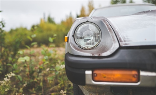 Quali ricambi per i fari anteriori dell'auto scegliere: usati o nuovi?