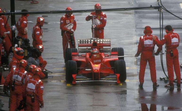 Quando Schumacher tagliò il traguardo in corsia box: GP Gran Bretagna 1998