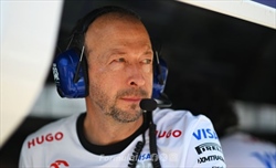 RB, Bayer rivela: «È stato Ricciardo a chiederci di non annunciare il suo addio» - RB, Bayer rivela: «È stato Ricciardo a chiederci di non annunciare il suo addio»