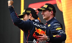 Red Bull, Max promuove le modifiche a Spa: «Ora un po' più old school». Perez: «Sono carico» - Red Bull