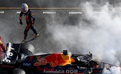 Red Bull, svelata la causa del ritiro di Verstappen in Australia. Le ultime sui problemi al motore - Red Bull