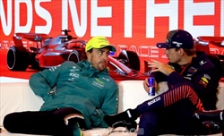 Red Bull, Alonso invece di Ricciardo? I pro e i contro della possibile decisione - Red Bull, Alonso invece di Ricciardo? I pro e i contro della possibile decisione