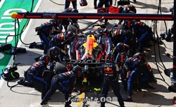 Red Bull illegale? Un meccanico difende il team: «È tutta una str****ta»