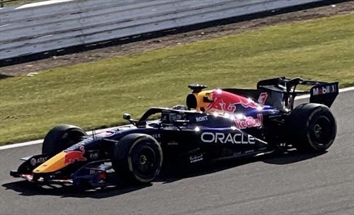 Red Bull, la RB22 copia la Ferrari e ripesca vecchie soluzioni: tutte le novità  - Red Bull, la RB22 copia la Ferrari e ripesca vecchie soluzioni: tutte le novità 