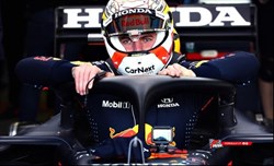 Red Bull nasconde le novità della RB16B