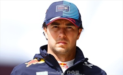 Red Bull, Pérez rischia il posto in estate? Una clausola lo condanna - Red Bull, Pérez rischia il posto in estate? Una clausola lo condanna
