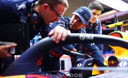 Red Bull, problemi a Milton Keynes: la RB20 ha fallito il crash test - Red Bull, problemi a Milton Keynes: la RB20 ha fallito il crash test