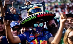 Red Bull rompe gli schemi: lancio della RB18 affidato a 5'000 fan