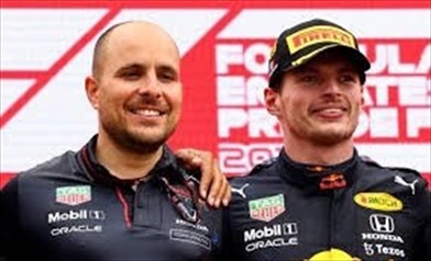 Red Bull, Verstappen: «Tensione con Lambiase? Capita, tutto si risolve». E spiazza sul futuro - Red Bull  Verstappen: «Tensione con Lambiase? Capita, tutto si risolve». E spiazza sul futuro...
