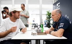 Red Bull - Vettel: E’ solo una suggestione?