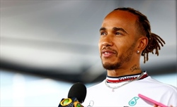 Hamilton: «De Vries merita la F1». Poi il retroscena: «Quando ero alla McLaren, mio padre...» - Retroscena De Vries