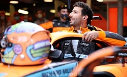 Ricciardo, può tornare la sua caratteristica guida aggressiva per un motivo - Ricciardo, può tornare una sua caratteristica di guida grazie agli aggiornamenti alla MCL36