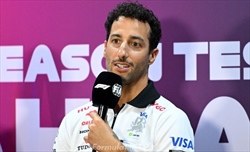 Ricciardo sulla Racing Bulls: «Questa macchina è un'evoluzione, non una Mercedes rosa» - Ricciardo sulla Racing Bulls: «Questa macchina è un'evoluzione, non una Mercedes rosa»